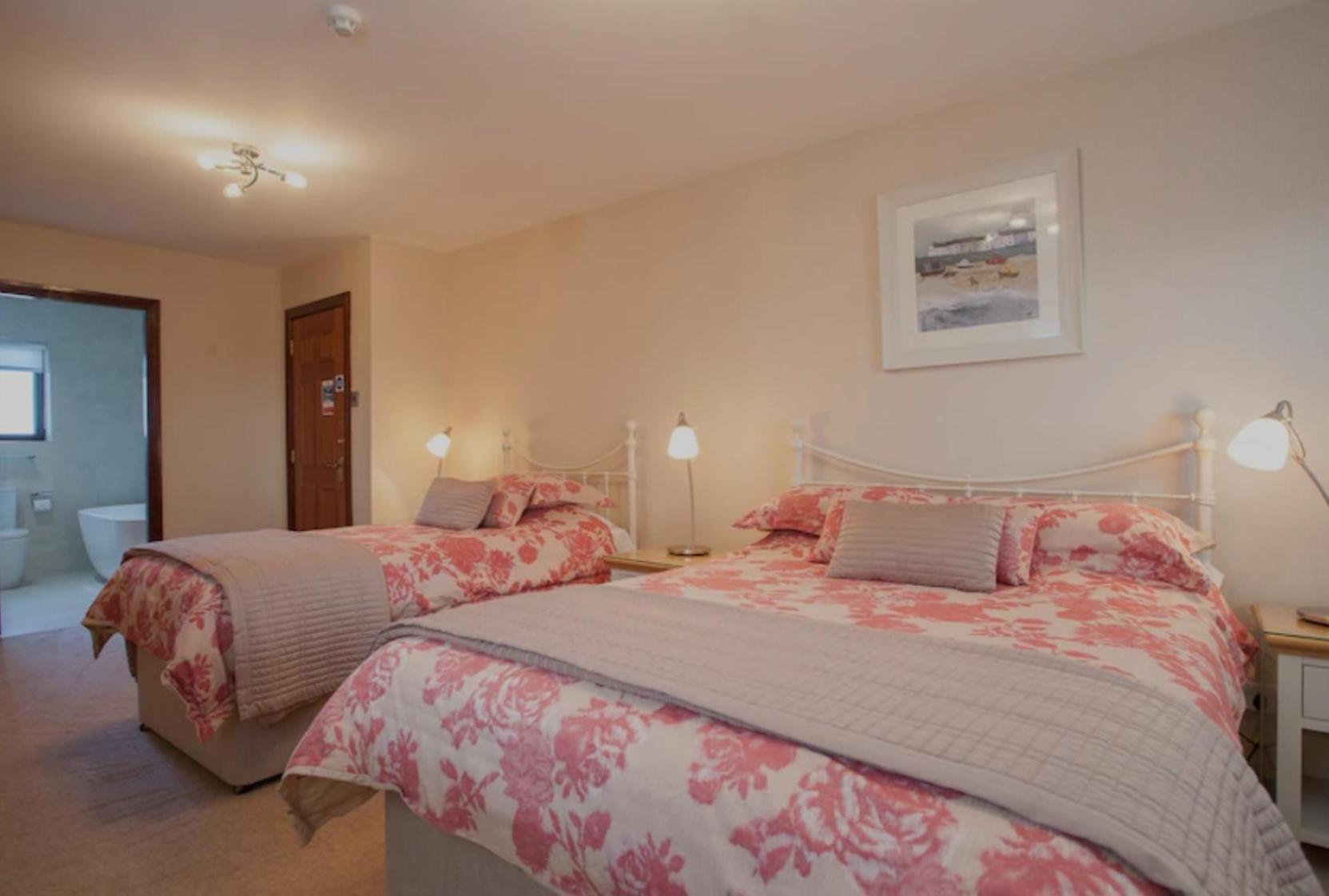 Empress Madani Palace Hotel Surrey Ngoại thất bức ảnh